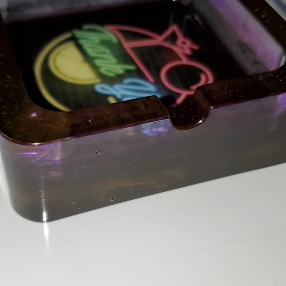 Resin ashtray - Picture 3 of 6